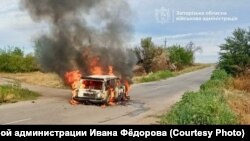 Российский дрон атаковал автомобиль в Запорожской области, 9 августа 2025 года (фото из телеграм-канала Ивана Фёдорова)