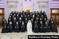 Fotografie de la ședința Sfântului Sinod în care au fost luate deciziile de sancționare.