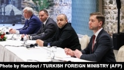 Представители Украины в ходе переговоров с делегацией России. Стамбул, 16 мая 2025 года