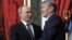 Президенты России и Киргизии Владимир Путин и Алмазбек Атамбаев на встрече в Кремле