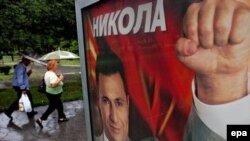 Прават ли партиите притисок врз домашните фирми за да ги спонзорираат или се работи за заемен интерес?