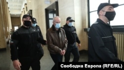 Служители на "Съдебна охрана" водят сочения за "резидент" на шпионската група в София бивш военен разузнавач Иван Илиев