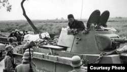 Братання німецьких і радянських військ у вересні 1939 року на території тодішньої Польщі.