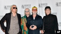 R.E.M. participă la Gala de Decernare a Premiilor și Introducere în Songwriters Hall of Fame, iunie 2024.