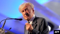 Відомий письменник, журналіст та громадський діяч Елі Візель помер у 2016 році (фото 2013 року під час виступу у музеї-меморіалі Голокосту США)