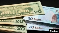 За прв пат еврото беше послабо од доларот во декември 1999 година