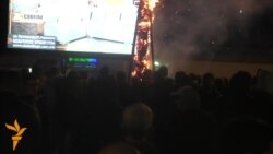 Демонстрантите ја урнаа оградата околу темелите за крстот во Бутел