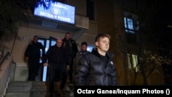Dorian Potra, fiul lui Horațiu Potra, la ieșirea din secția 4 de poliție din București.