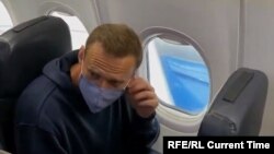 Alexei Navalnîi în avion