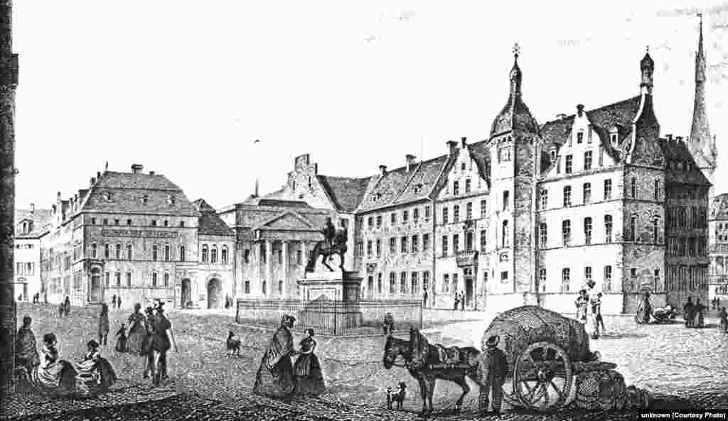 La 18/30 martie 1866, trimisul român, Ion C. Brătianu este primit în audiență de tatăl lui Carol, prințul Carol Anton la reședința familiei de la Dusseldorf. Prințul de 27 de ani se afla din întâmplare acasă, în permisie din armată, pentru că era Vinerea Paștilor.&nbsp; Negocierile durează câteva săptămâni pentru că era nevoie de acordul regelui Prusiei, dar și de cel al împăratului francez, Napoleon al IIII-lea, fără de care nu se petrece nici o mutare semnificativă pe continent.&nbsp; Hohenzollernii au întâmpinat o oarecare rezistență din partea familiei pentru că era de neconceput ca un prinț catolic să accepte suzeranitatea turcească. &bdquo;Turcule!&rdquo;, i-a aruncat principele de Coroană lui Carol, când s-au întâlnit într-o seară la Operă. România nu era pe hartă...&nbsp;