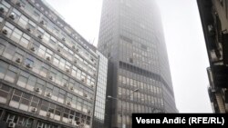 Zgrada "Beograđanka" u izmaglici, 13. januar 2020.