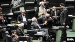 Nuklearni sporazum iz 2015. godine 2015. godine između Irana i šest velikih sila ograničava iranski nuklearni program.