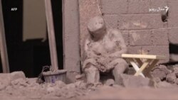 د شام جلاوطنه هنرمند د خپل هېواد د حالاتو انځورګري کوي