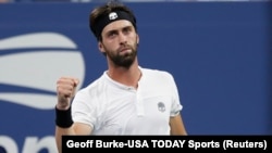 ფოტო არქივიდან: ნიკოლოზ ბასილაშვილი