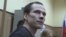 Ильдар Дадин во время судебного заседания