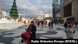 Центарот на Скопје украсен за Нова година.