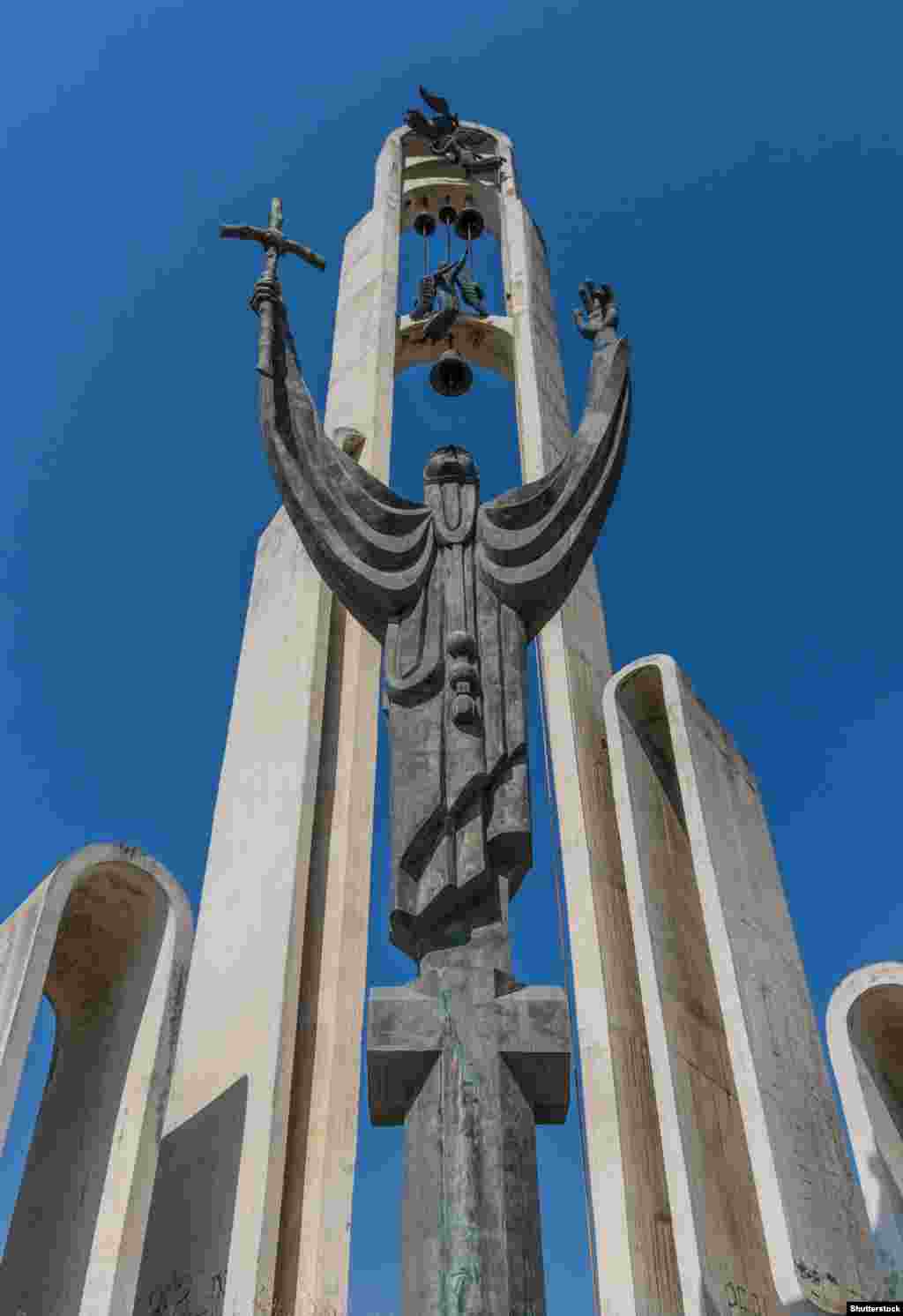 წმინდა ნინოს ძეგლი თბილისში (1994 წ.)