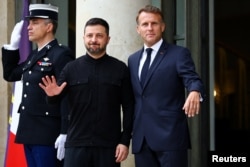 Владимир Зеленский (слева) и Эмманюэль Макрон. Париж, 4 сентября 2025 года