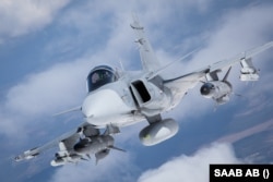 Винищувач Saab JAS-39 Gripen у польоті