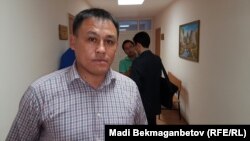 Гражданский активист Айдын Егеубаев в день суда против него. Астана, 27 сентября 2016 года. 