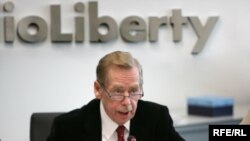 ვაცლავ ჰაველი სტუმრად რადიო თავისუფლების პრაღის შტაბ-ბინაში, 2009 წ.