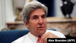 U.S. President Donald Trump and Secretary of State Mike Pompeo criticized former Secretary of State John Kerry (pictured in 2017) for meeting with his Iranian counterpart.