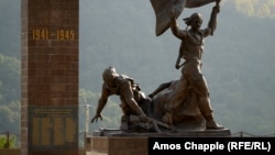 Мартовское наступление можно рассматривать как некий рубеж, хронологически разделивший 413 дней и ночей войны почти пополам