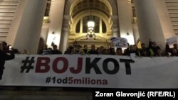 Demonstranti ispred Skupštine Srbije