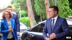 Зоран Заев и Радмила Шекеринска на лидерска средба