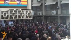 Протест на здружената опозиција пред седиштето на ВМРО-ДПМНЕ