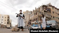 Sigurnosne snage na ulicama Sane u Jemenu tokom 24-satnog policijskog sata