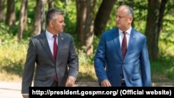 Președintele Igor Dodon (d) și liderul de la Tiraspol Vadim Krasnoselski (s), Condrița, 28 iulie 2020