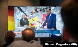 ოლაფ შოლცი და ფრიდრიხ მერცი, საარჩევნო დებატებზე, 2025 წლის 19 თებერვალი. (AFP ფოტო)