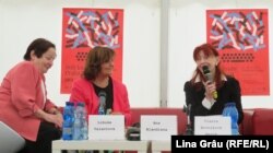 Ana Blandiana și Libuše Valentová la Târgul de carte de la Praga