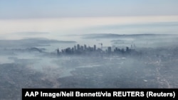 Gusti dim od požara nad Sidnejom
