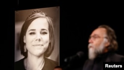 Ideolog ruskog nacionalizma Aleksandar Dugin na komemoraciji njegovoj ćerki Daji, koja je ubijana u eksploziji bombe u automobilu, 23. avgust 2022.