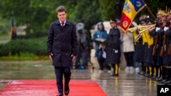 Președintele Nicușor Dan a declarat luni, 14 iulie, că nu știe unde sunt cele două legi ale Apărării încă netrimise Parlamentului pentru vot.