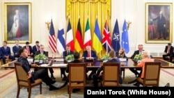 Именно во время этой встречи в Белом доме 18 августа 2025 года европейские лидеры и президент Украины Владимир Зеленский просили президента США Дональда Трампа повлиять на венгерского премьера, чтобы тот не блокировал евроинтеграцию Украины