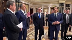 Саудиска Арабија - Американскиот државен секретар Марко Рубио (десно), рускиот министер за надворешни работи Сергеј Лавров (лево), Јуриј Ушков, советникот за надворешна политика на рускиот претседател Владимир Путин, Ријад, 18 февруари 2025 година. 