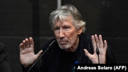 Roger Waters speaks at a press conference in Rome in 2018.