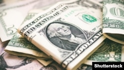 Novo zaduženje crnogorskih građana je Vlada sprovela u dolarima. Ilustrativna fotograifja