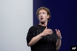 Anunțul lui Mark Zuckerberg vine pe fondul mai multor schimbări de personal la Meta. El a angajat mai mulți aliați ai lui Trump în poziții de top, pentru a-și asigura o relație bună cu noua administrație de la Washington.