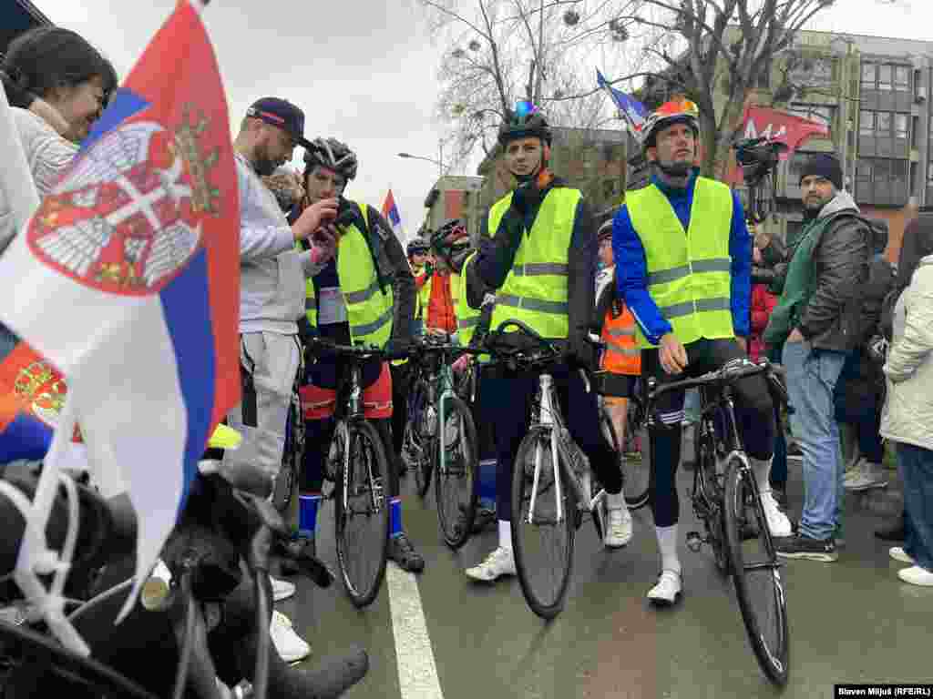 Grupa studenata koji blokiraju fakultete u Srbiji krenula je biciklima na put od Novog Sada do Strazbura, 3. aprila, kako bi evropskoj javnosti ukazali da vlast njihove zemlje nije ispunila studentske zahtjeve nakon urušavanja nadstrešnice na Željezničkoj stanici u Novom Sadu u novembru kada je poginulo 15 ljudi.