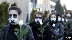 Белорусија, жени во знак на протест маршираат 