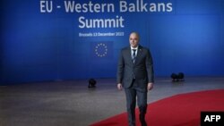 Kryeministri maqedonas, Dimitar Kovaçevski, në Bruksel më 13 dhjetor 2023.