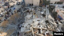 Urmările unui atac aerian israelian nocturn asupra unei case din orașul Khan Younis. 28 iulie 2025.