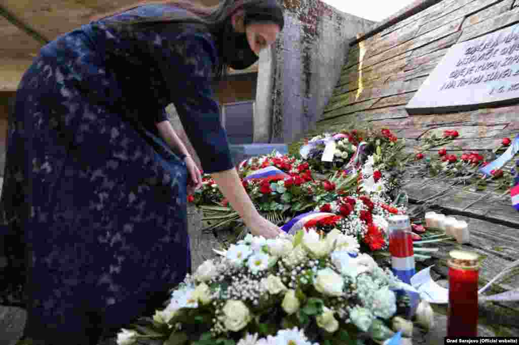 Gradonačelnica grada Sarajeva Benjamina Karić odaje počast žrtvama u Jasenovcu, Hrvatska 22 april 2021.
