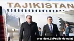 Tadžikistanski predsjednik Emomali Rahmon sa predsjednikom Kirgizije Sadyrom Japarovom, Biškek, 12. marta 2025.