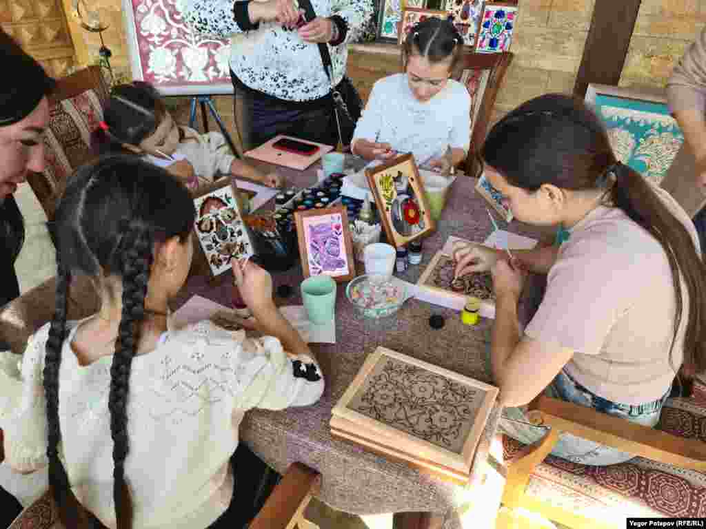 Детвора активно участвовала в мастер-классах, а значит – преемственность ремесла будет!