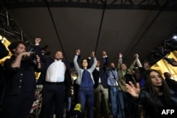 Miniștrii de externe din cele trei țări baltice membre ale UE și din Islanda s-au alăturat protestatarilor de la Tbilisi contra legii „rusești” a „agentului străin”, pe 15 mai 2024.